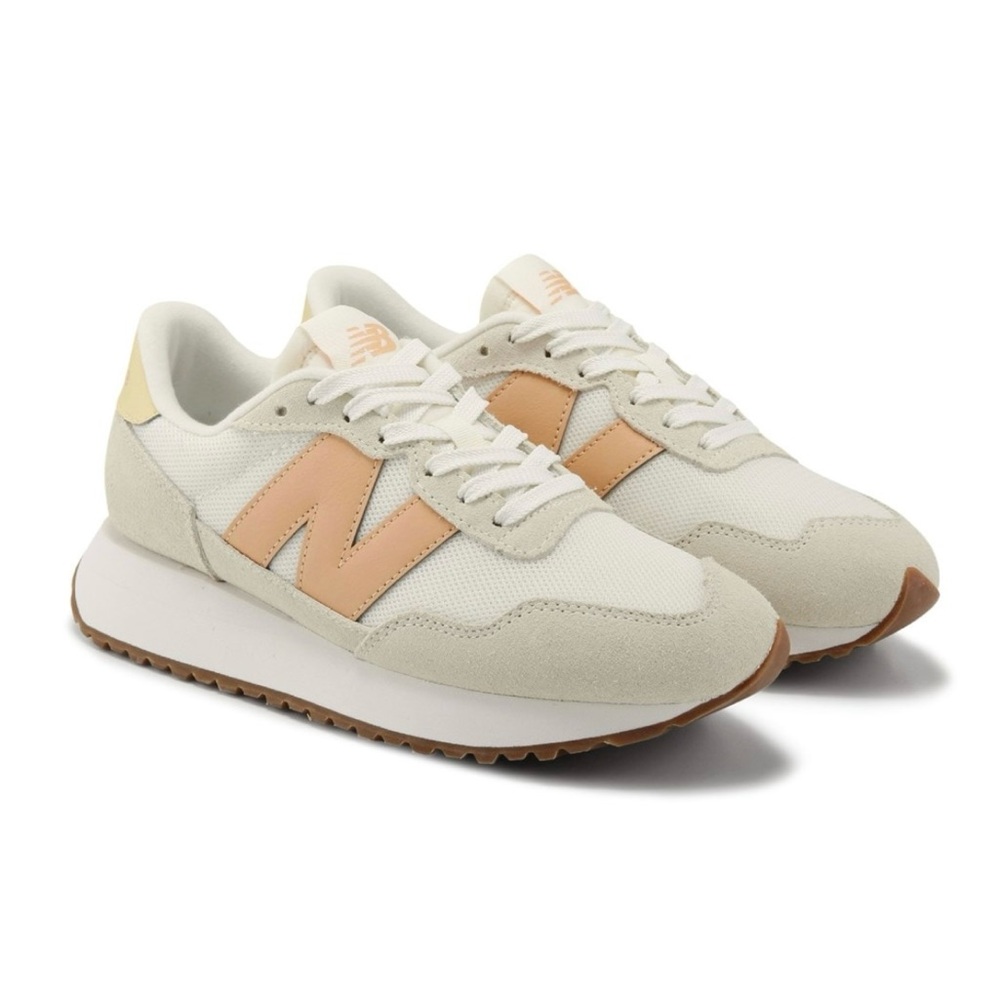 NWOT Women’s 237 Retro Sneaker